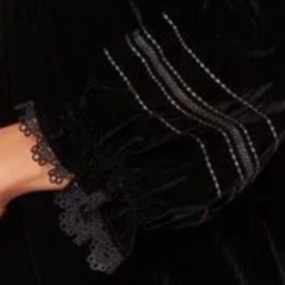 NWT 1X Democracy Wit & Wisdom BLACK Three Quarter Sleeve Split V-Neck Emb Top - Picture 4 of 4